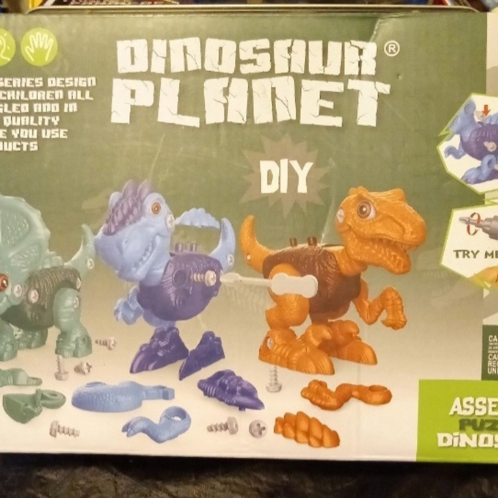 BUILD A DINOSAUR KIT